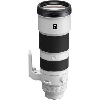 Angled view of Sony FE 200-600mm f/5.6-6.3 G OSS telephoto zoom lens with tripod mount