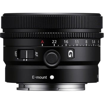 Sony FE 40mm f/2.5 G compact E-mount lens with aperture ring and $100 cashback badge