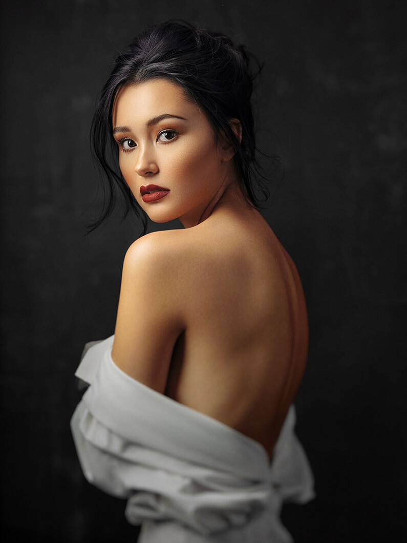 Portrait of a woman, taken with the Fujifilm GF 110mm f/2 R LM WR Lens