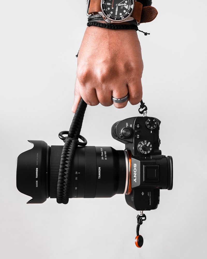 camera strap for a mirrorless camera